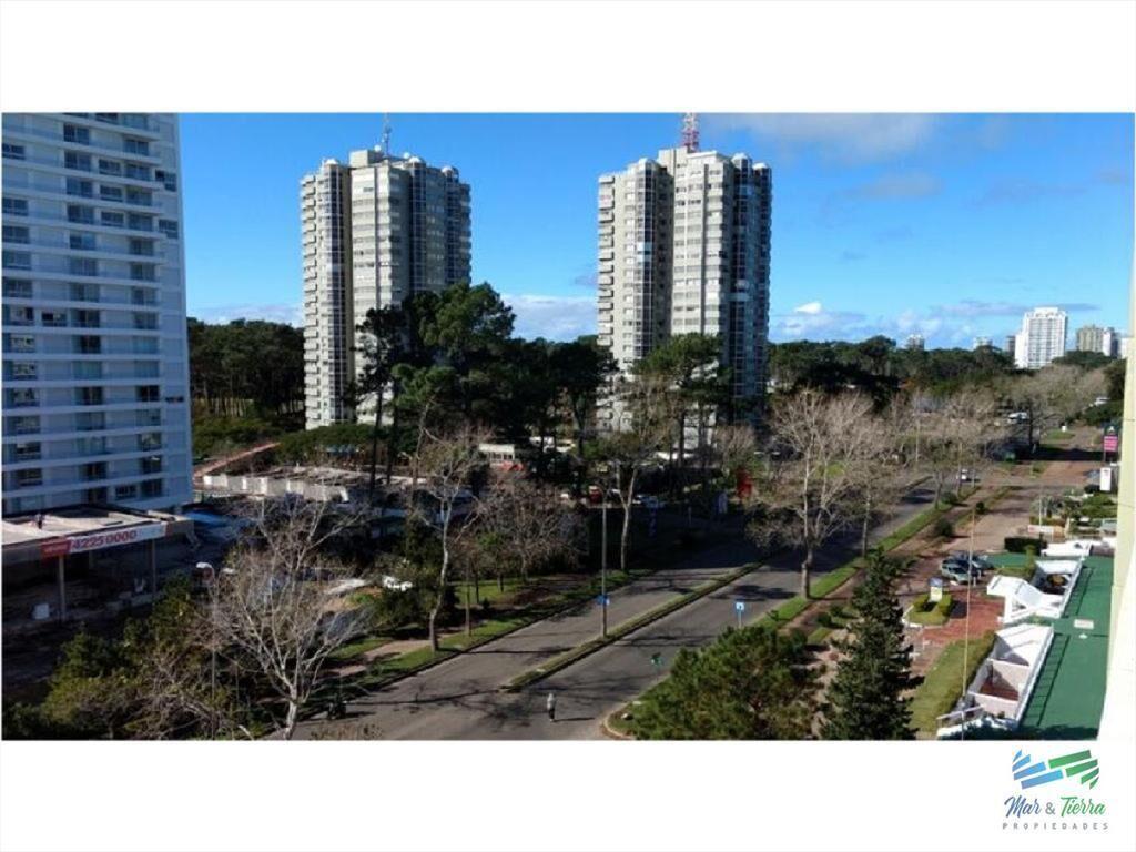 En alquiler.. Av. Roosevelt. Edificio con