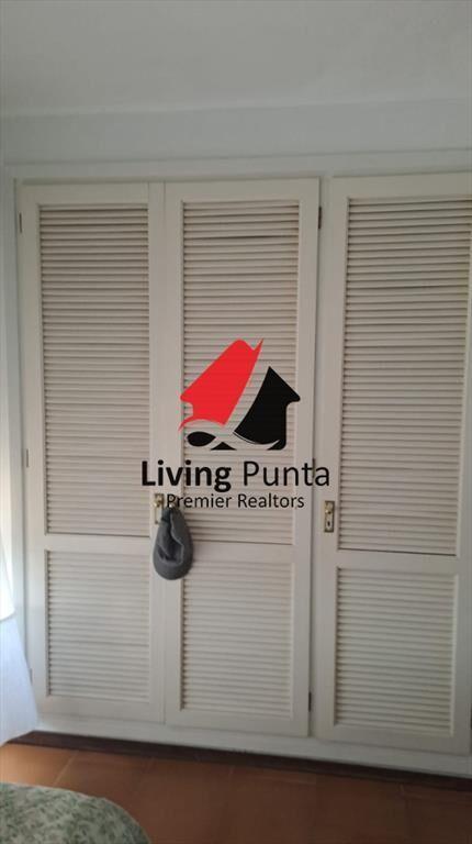 Vende apartamento de 2 dormitorios más servicio