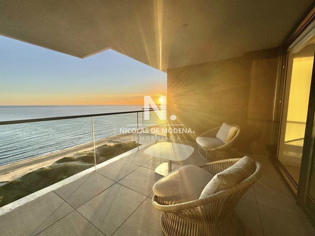 Apartamento frente al mar en Playa Mansa   ? del