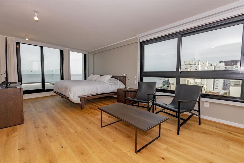 Venta penthouse dos dormitorios tres baños Malvin Frente Ra