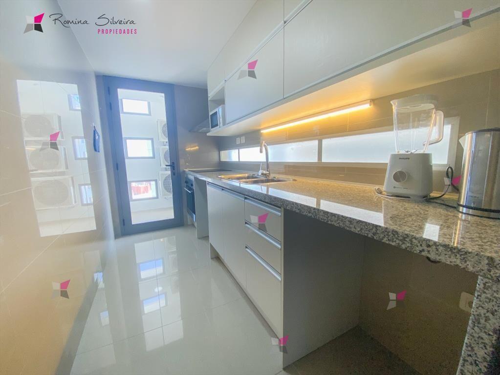 Piso alto en Brava, 2 suites más toilette