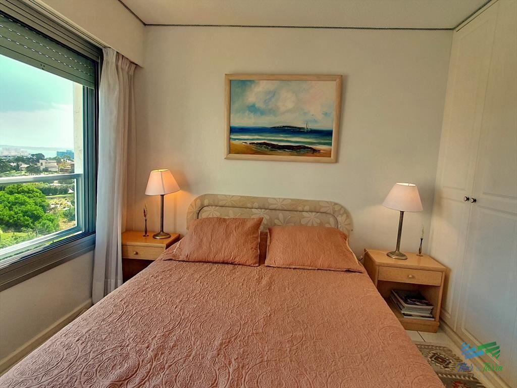 Vendo apartamento de 2 dormitorios, 2 baños y