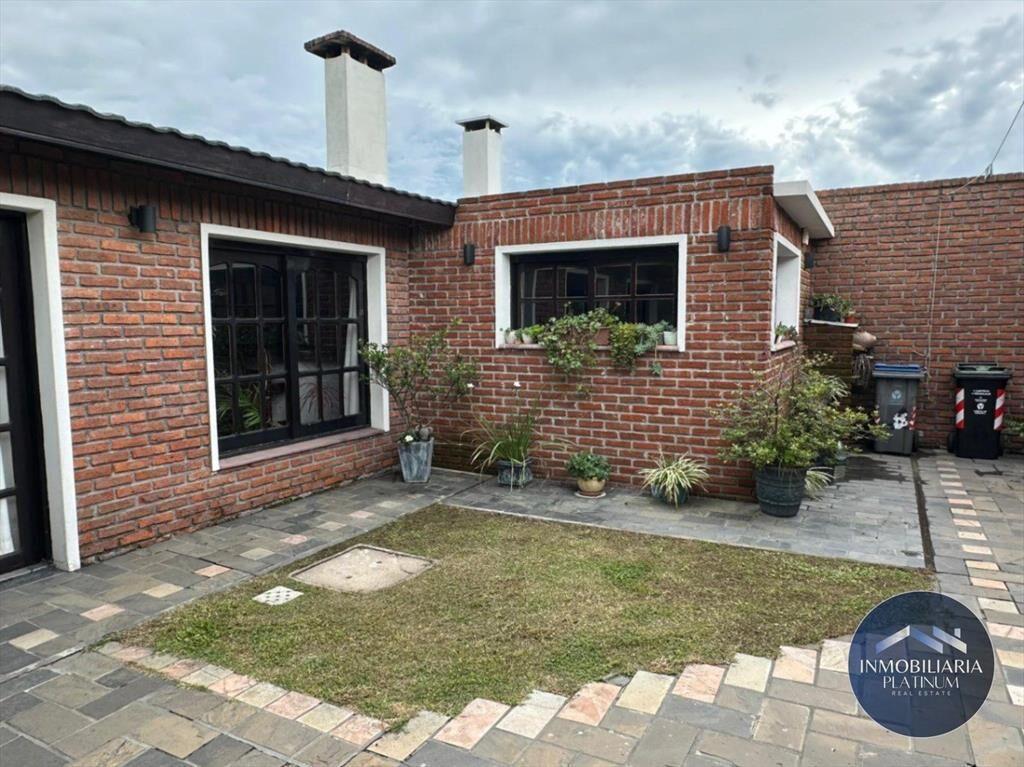 Venta Casa 3 Dormitorios + Galpon en Canelones con cochera