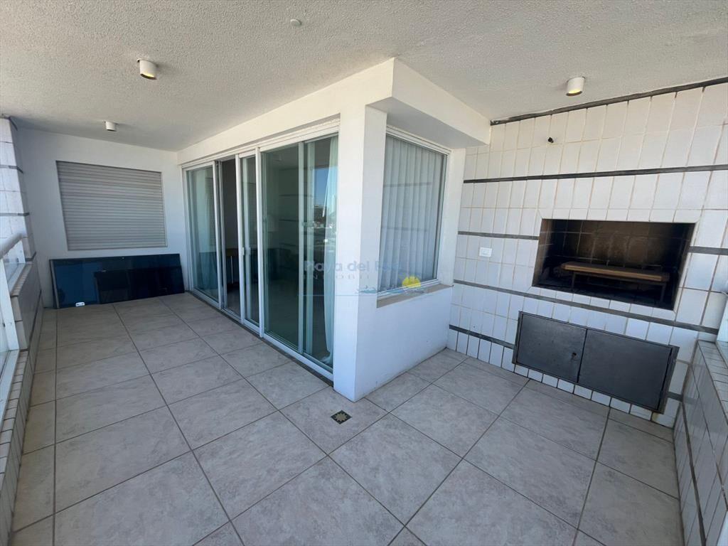 Apartamento en Alquiler de 3 dormitorios en Punta