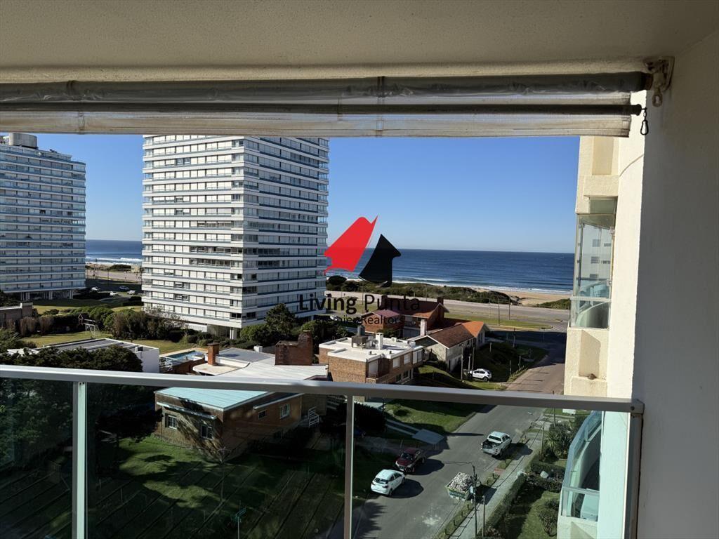 Playa Brava - Piso alto, vista al mar y mucho sol