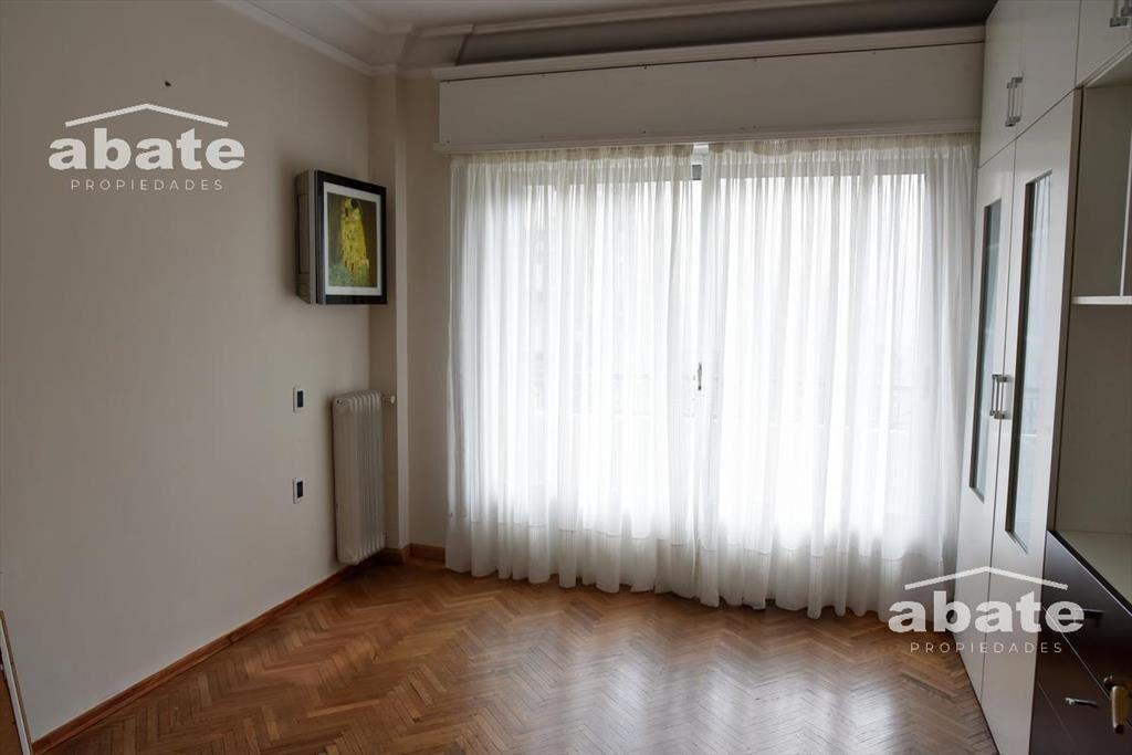 Venta apartamento de 4 dormitorios en Pocitos