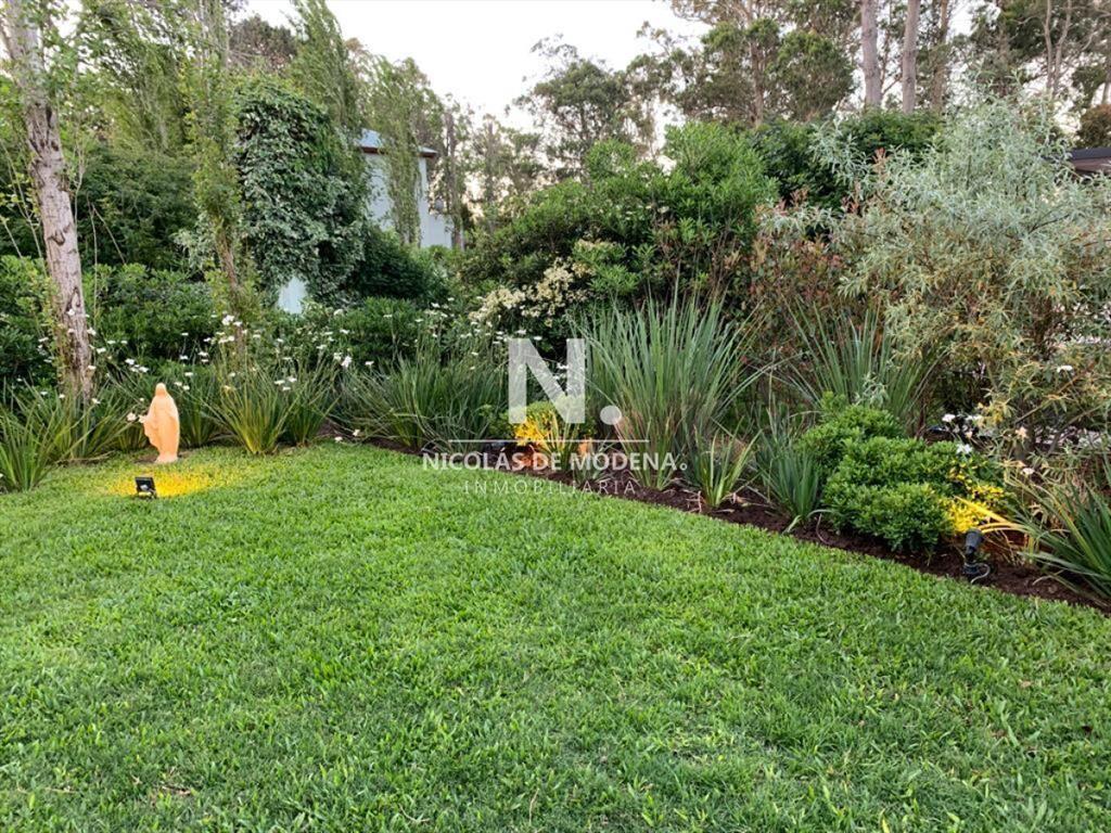 Vende espectacular casa en Segunda lÃ­nea a la ,