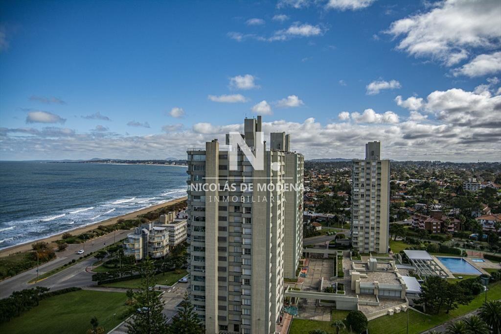 Se vende Hermoso Penthouse frente al mar de 3 con