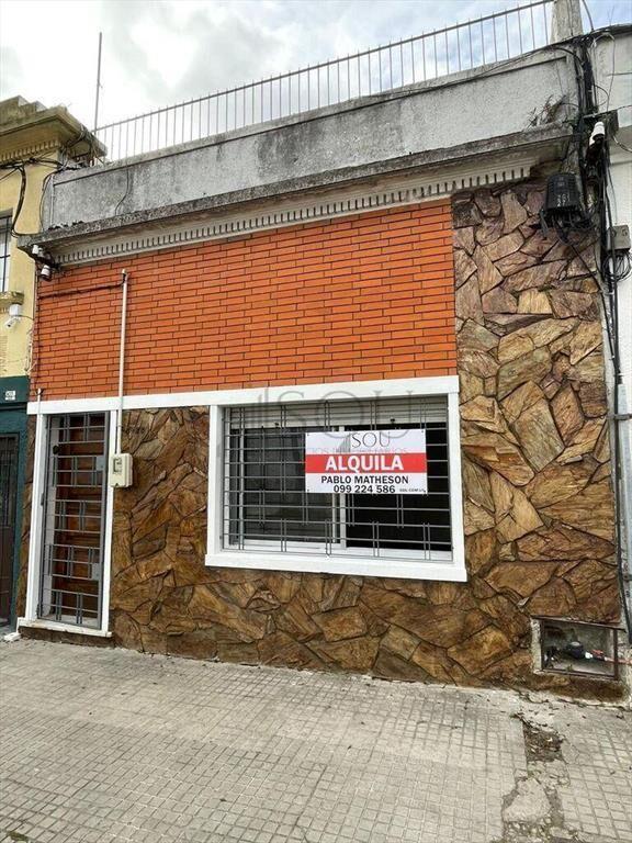 Casa de 3 dormitorios con azotea y parrillero en Pérez Cast