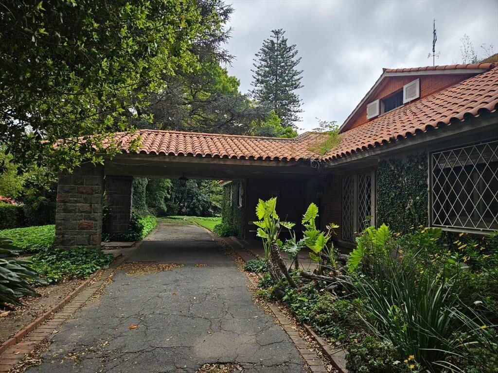 Venta dos casas sobre importante terreno de 4488 m² en