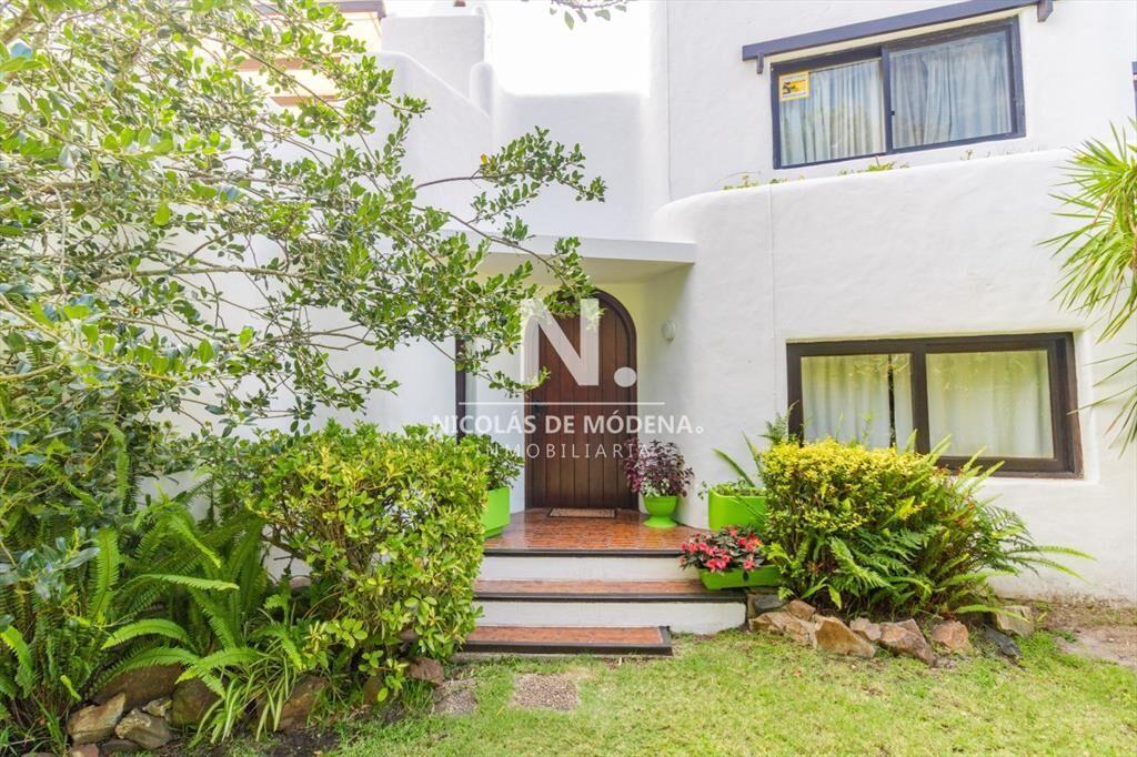 En venta casa de 3 habitaciones en Solanas, Punta