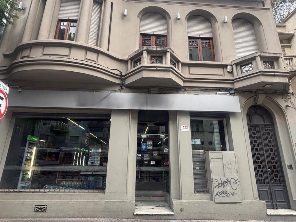 Excelente local en venta con renta Av. 18 de julio Cordón