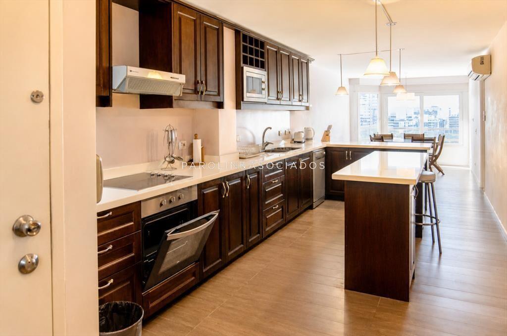 Vende apartamento con vista al mar, de 4 en Punta