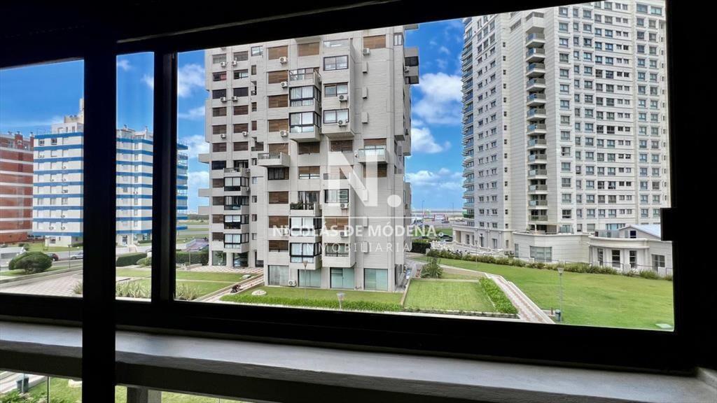 En venta apartamento en Brava de 2 dormitorios.