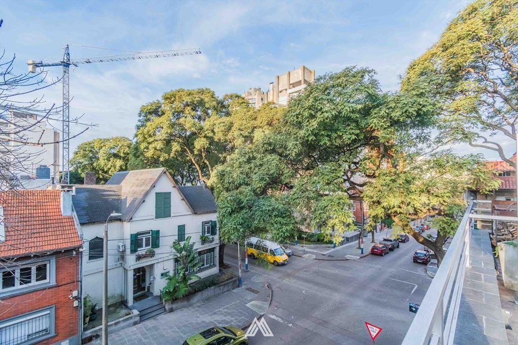 VENTA POCITOS APTO 2 DORM TERRAZA + GJE AMUEBLADO