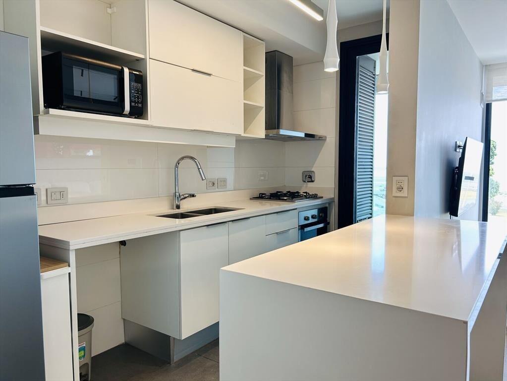 Venta apartamento 2 dormitorios y garage en forum con rent