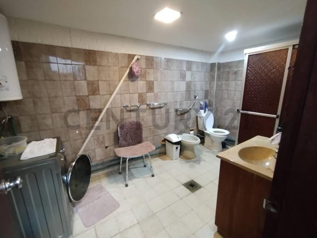 CASA EN LA COMERCIAL 4DOR, CERCA HOSPITAL ESPAÑOL Y COLEG...