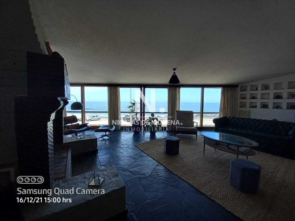 Vende casa en excelente estado, reciclada. De 6