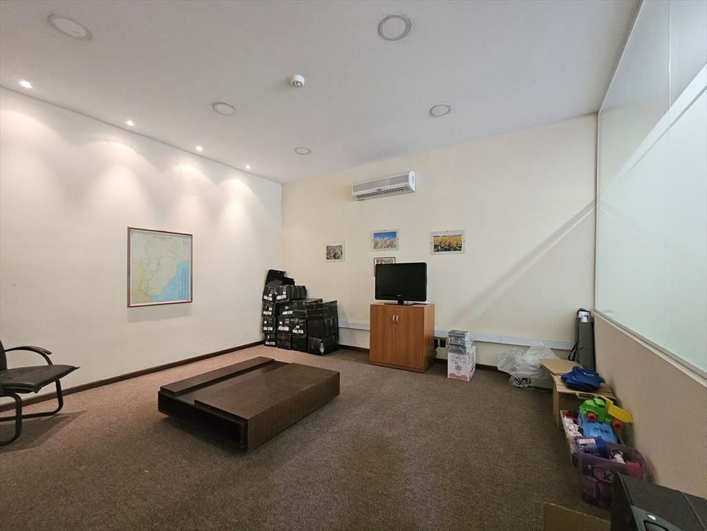 VENTA CON RENTA - EDIFICIO DE OFICINAS - CIUDAD VIEJA -