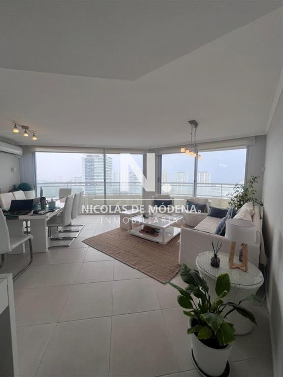 En venta apartamento de 3 dormitorios en suite en