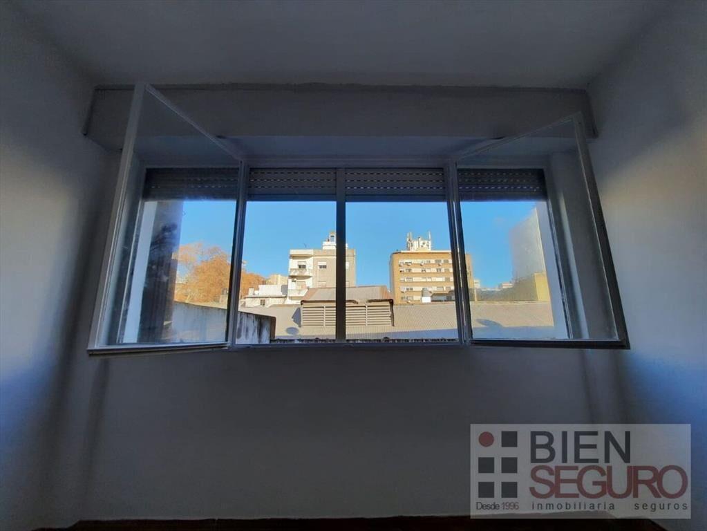 Cómodo apartamento de 1 dormitorio en Centro. Ideal inverso