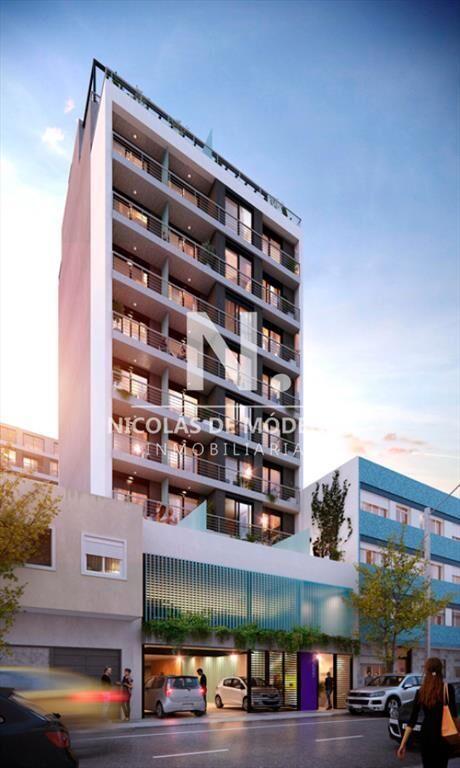 Apto al frente de 1 dormitorio en piso alto, con