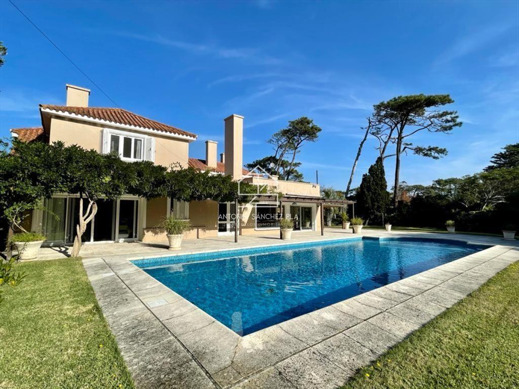 Casa Mansion en Alquiler en Playa Brava Punta del Este