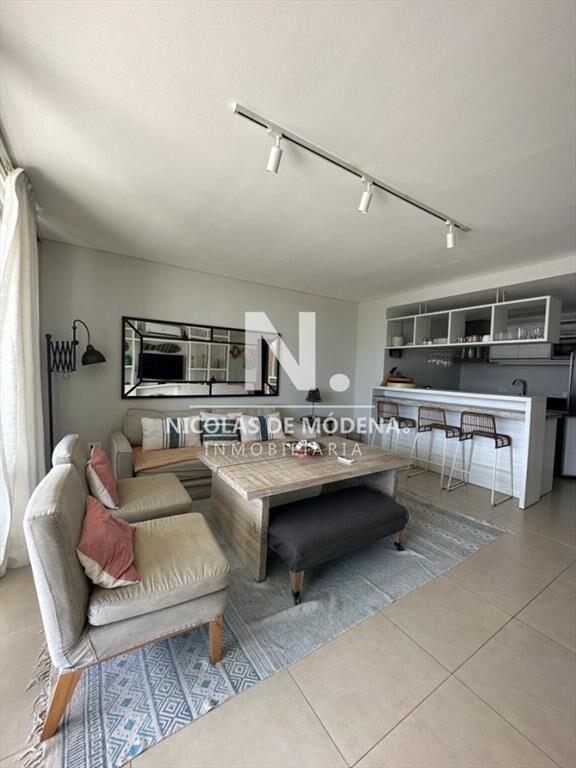 Vende apartamento de 3 dormitorios en la Barra