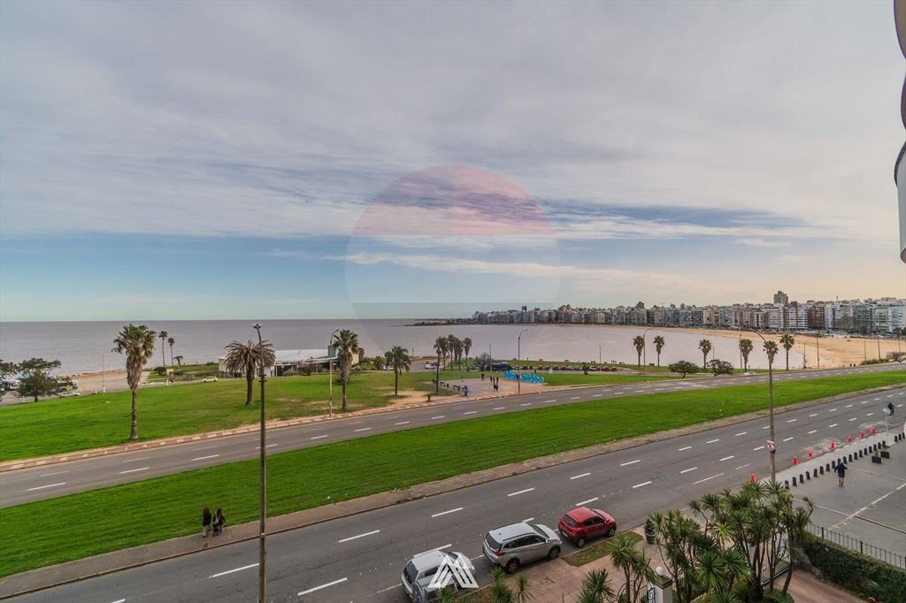 VENTA, primera linea, 3 suites.