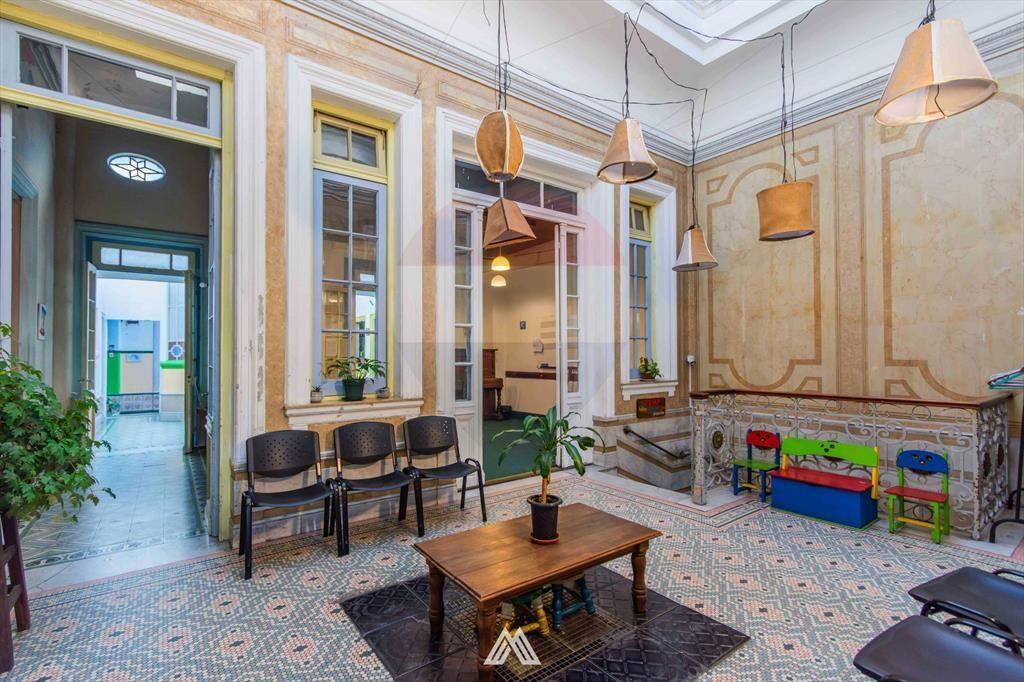 VENTA DE GRAN VIVIENDA + 3 LOCALES EN CENTRO