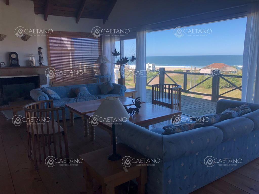 Buena casa en Montoya con vistas plenas al Mar y cerca de l