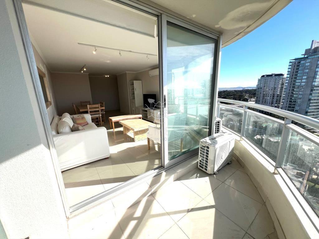 apartamento en venta de 3 dormitorios 3 baños,