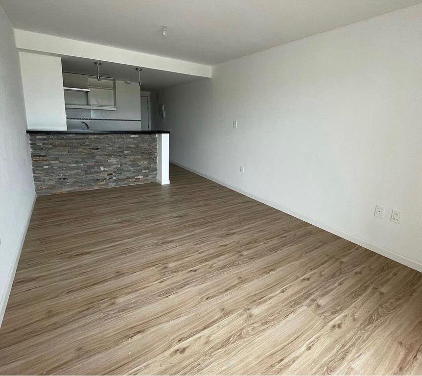 Alquiler Monoambiente con Garaje Terraza y Parrillero a pas