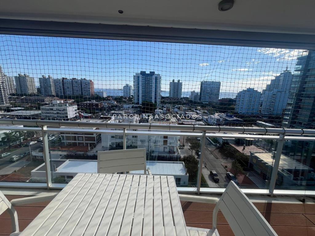 Luminoso apartamento en venta con vista al mar en