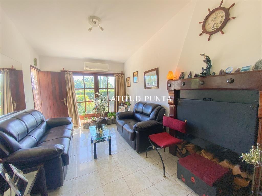 Casa en El Tesoro, 3 dormitorios mÃ¡s dependencia