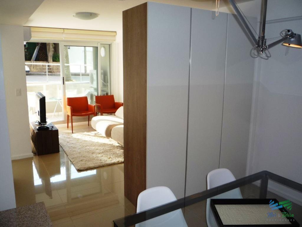 En alquiler y venta.. monoambiente amplio a del