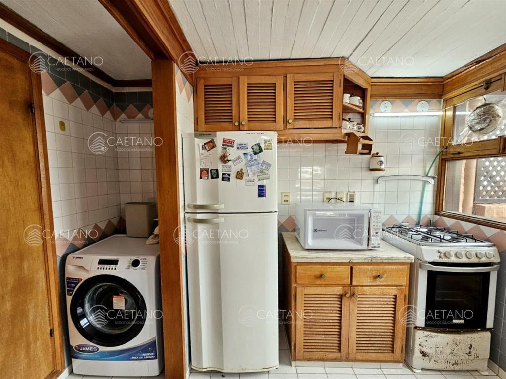 Apartamento de 2 dormitorios y 2 baños a 1 de y