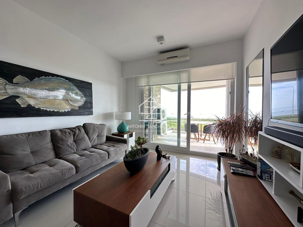 Vende departamento en Azure tower, playa mansa de 2 dormito