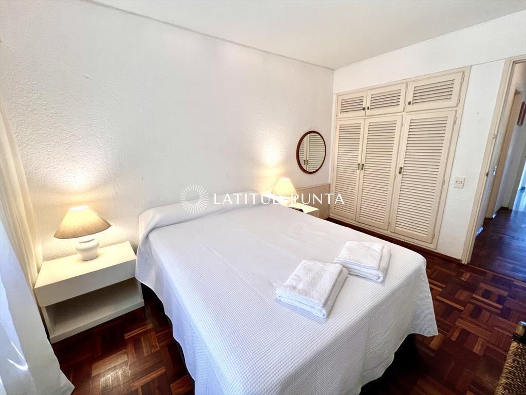 Apartamento 2 dormitorios mas dependencia. Mansa
