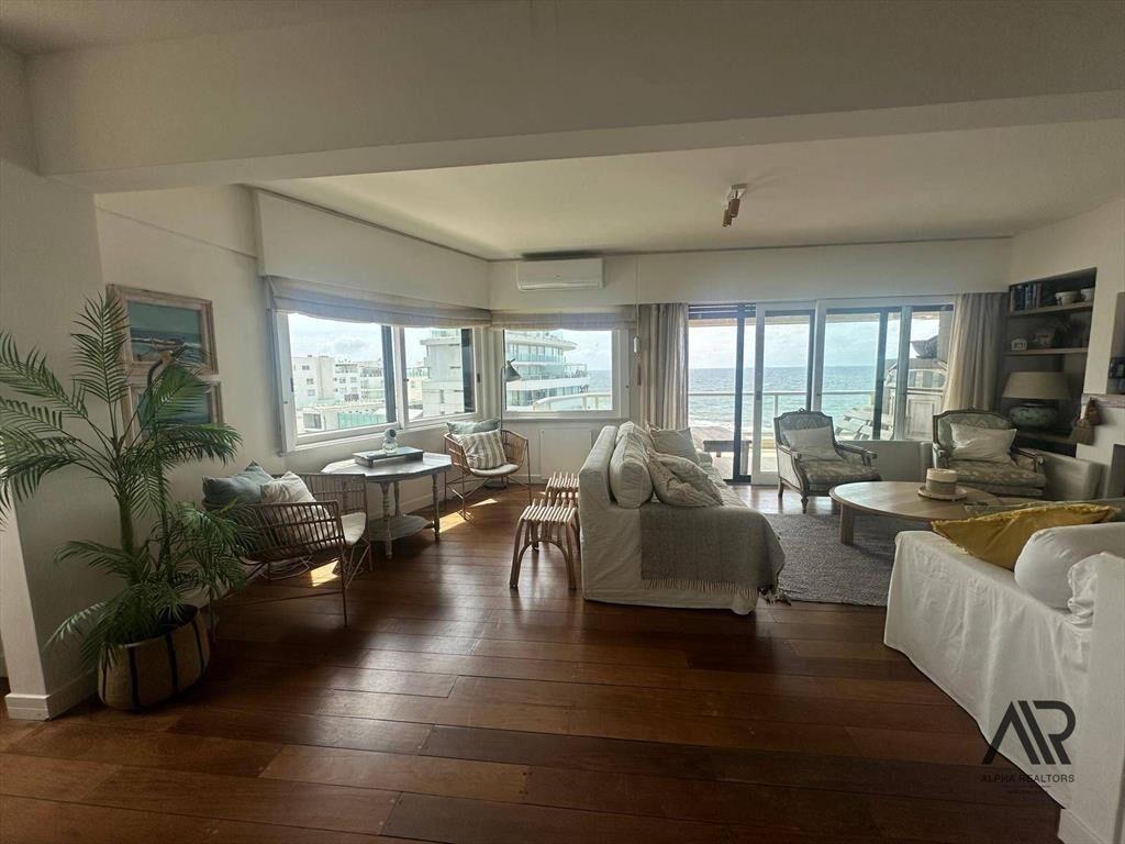 Apartamento en alquiler temporario c/ cochera en Península