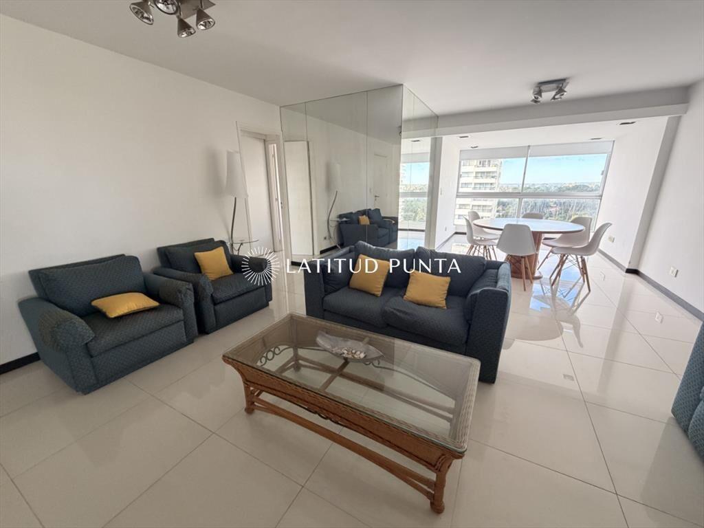 Piso alto en Roosevelt, 3 dormitorios