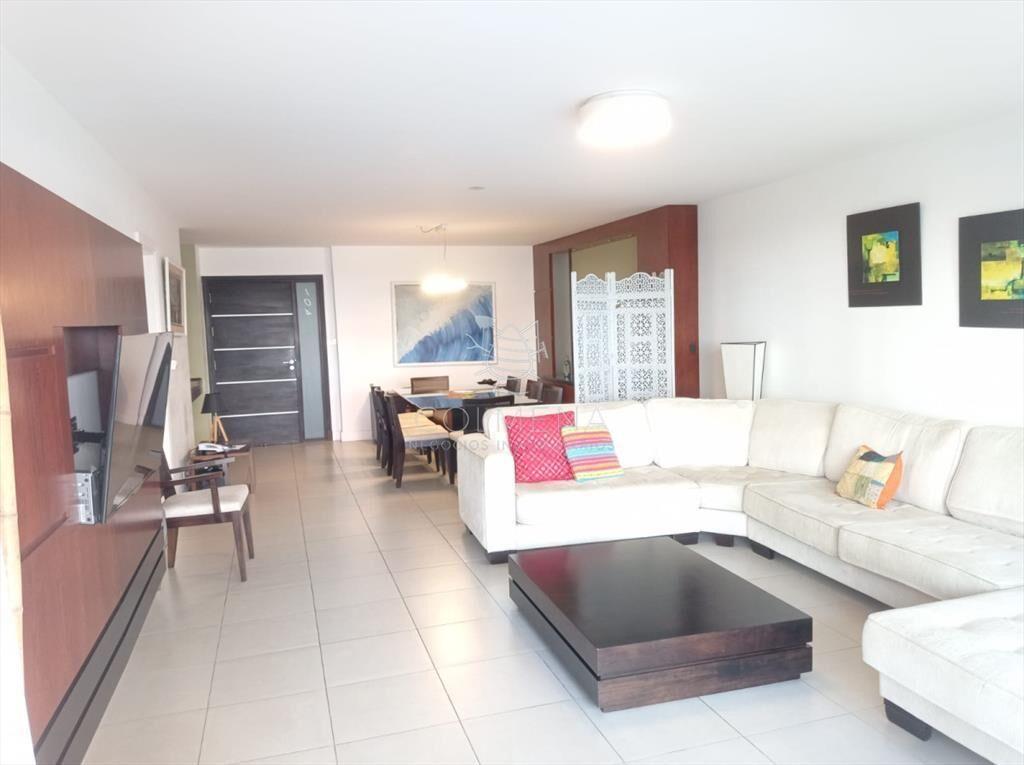 Apartamento en Brava, 3 dormitorios *