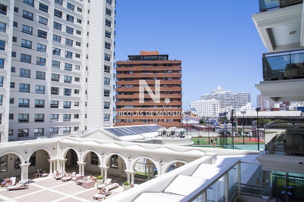 Departamento en venta con amplios dormitorios.