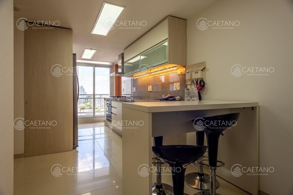 3 y dependencia Sunrise Tower, Piso Alto, Playa