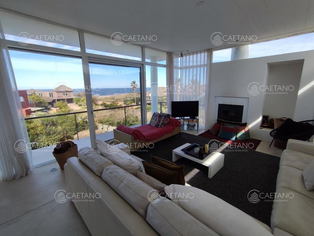 Alquiler de casa 3 dormitorios. Punta Piedras,