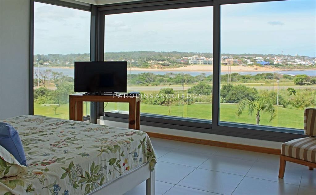 Apartamento de 3 dormitorios en venta en Tiburón