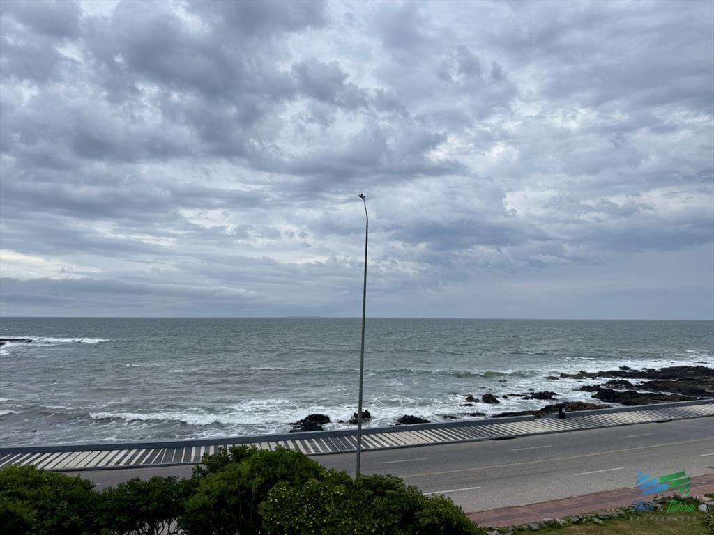 Venta apartamento 3 dormitorios frente a la brava