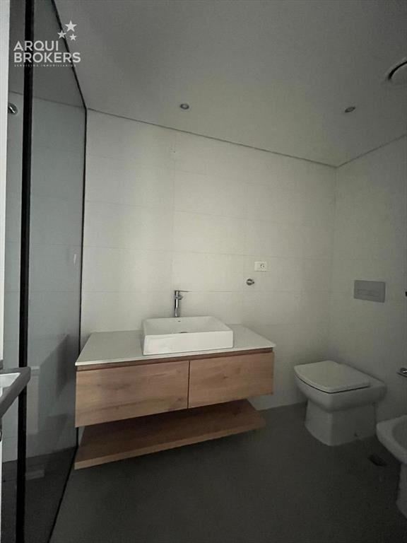 Apartamento de tres dormitorios en alquiler en Parque Roose