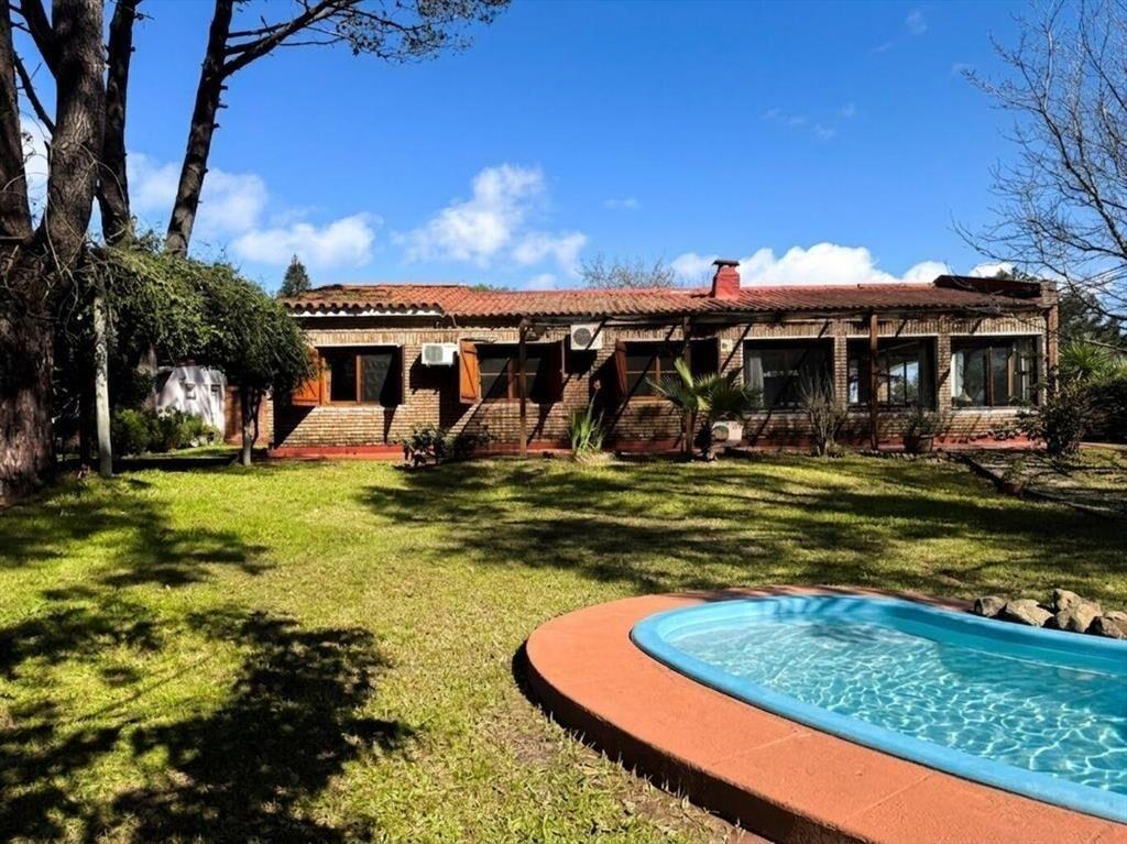 VENTA DE CASA CUATRO DORMITORIOS EN PUNTA COLORADA