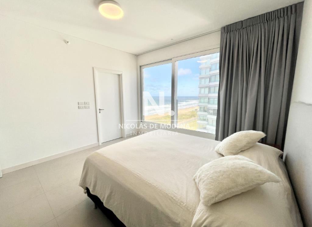 Vende apartamento en Brava - Punta del Este de 3 dormitorio
